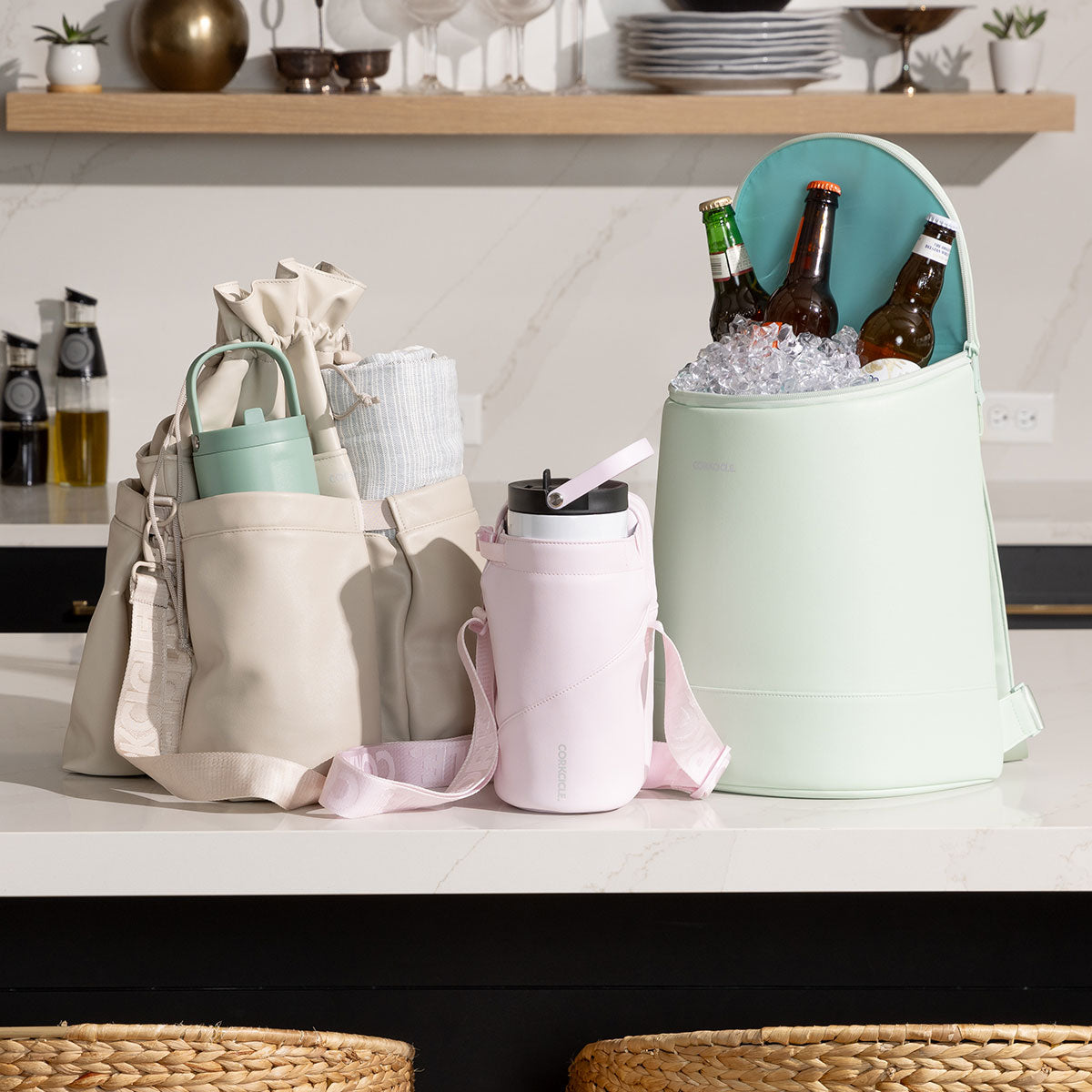 beverage-bucket-bag-b2 6c4793ad3b8e--group-lifestyle1.jpg