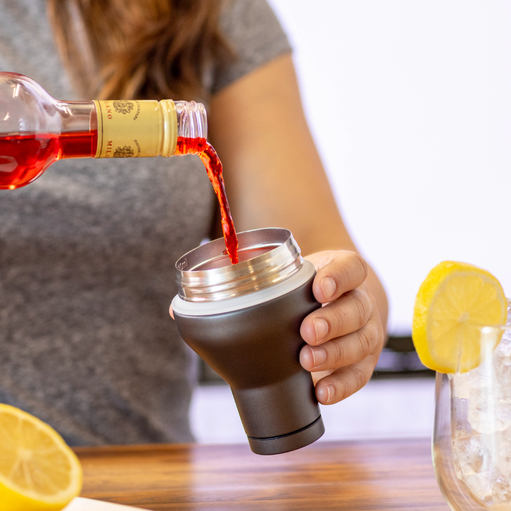 cocktail-shaker-lid-s4 Cocktail_Shaker_lifestyle_2_b714e13d-dd84-4844-956f-11cddc294041.png